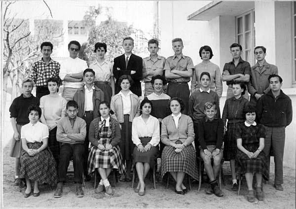 r_1955-1956_3eme c.jpg - Lycée Regnault - TANGER / MAROC - Année scolaire: 1955-1956. Classe : 3ème C  Photo communiquée par Emilio DAHL      Les noms : en partant du haut, de gauche à droite.   A. Bendelac - Bedour - Serres - Dahl - Ménégaux - Cracco - Poli -Preyre -Mougenot  B. Grolleau - Benzaquen - Benmergui - Gavison - 5 Prof de gym - Raymond-Hocquard - Fasla    C. Albo - Bertault - Guiet - Aflalo - Desforges - Barbay - Claude 